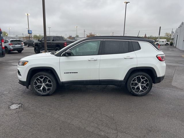 Used 2024 Jeep Compass Limited AWD/4WD image 3