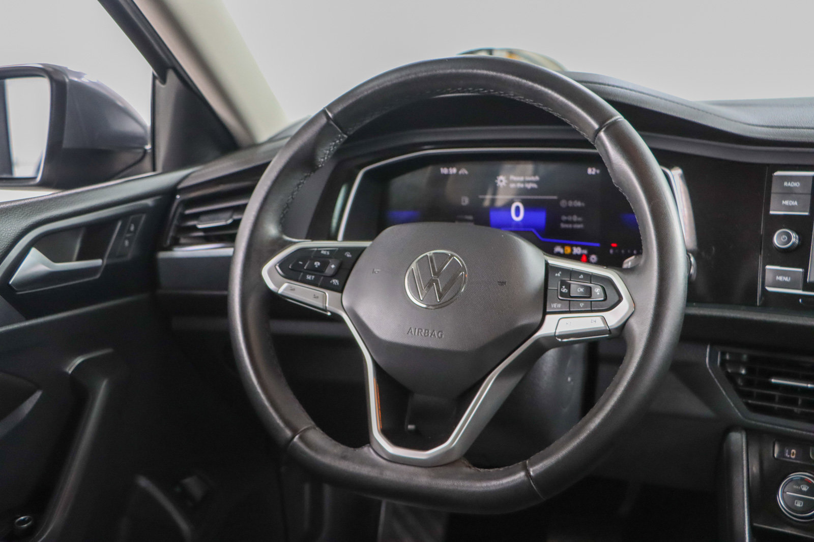 Used 2024 Volkswagen Jetta SE image 12