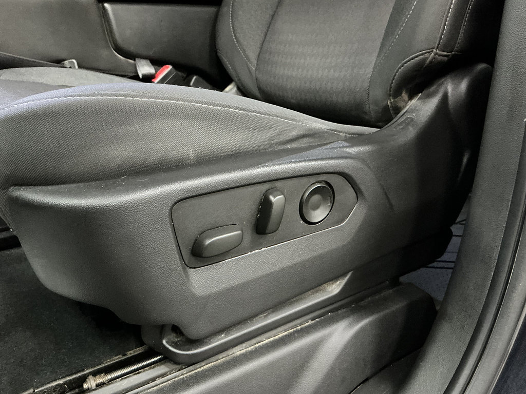 Used 2023 Chevrolet Silverado 1500 Custom w/ LPO, Dark Essentials Package AWD/4WD image 19