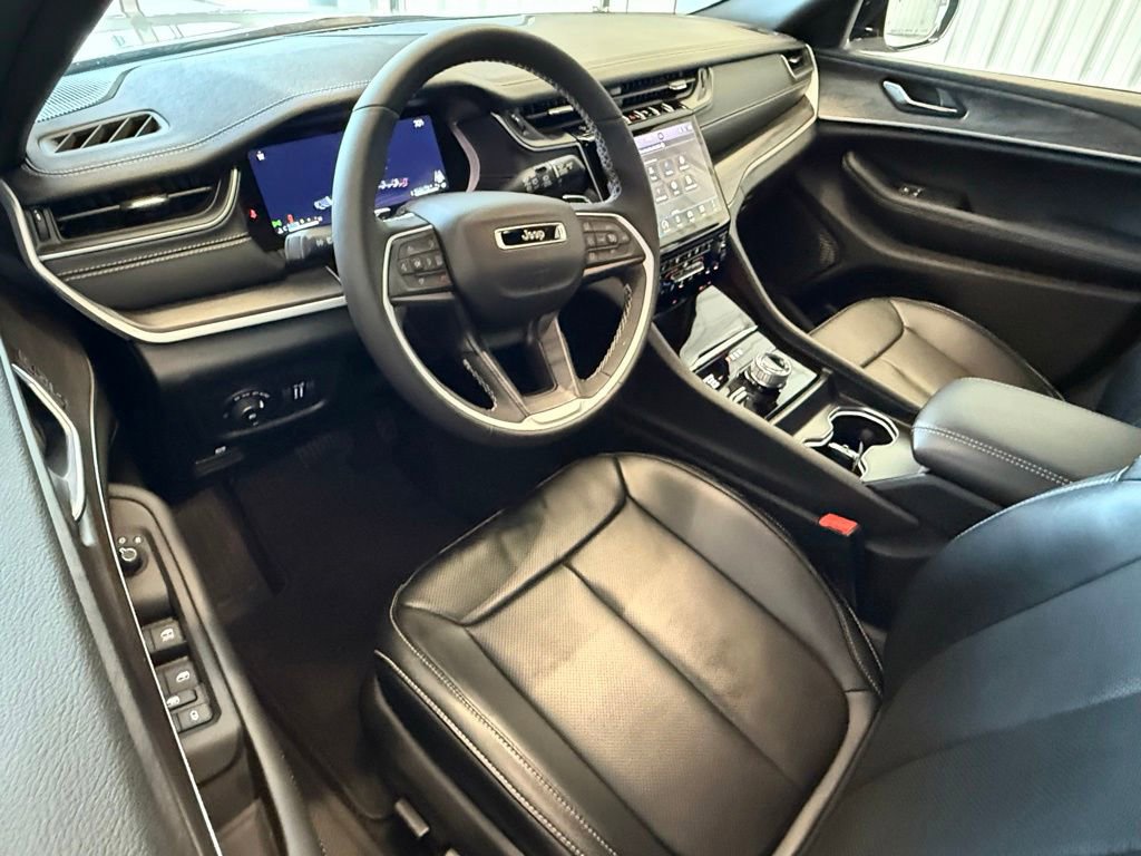 Used 2024 Jeep Grand Cherokee Limited w/ Luxury Tech Group II AWD/4WD image 23