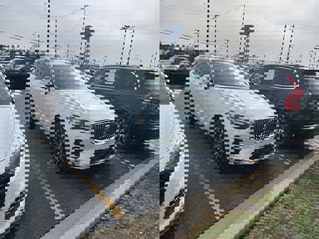 Used 2022 Volvo XC60 T8 Inscription w/ Advanced Package image 4