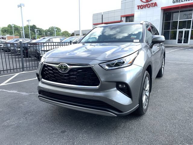 Certified 2026 Toyota Highlander Platinum AWD/4WD image 4