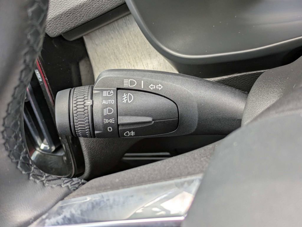 Used 2023 Volvo XC40 B5 Plus w/ Protection Package Premier image 35