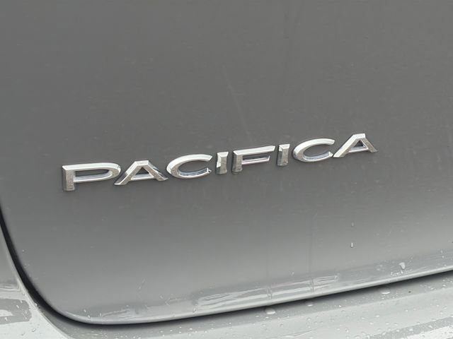 Used 2023 Chrysler Pacifica Touring-L FWD image 21