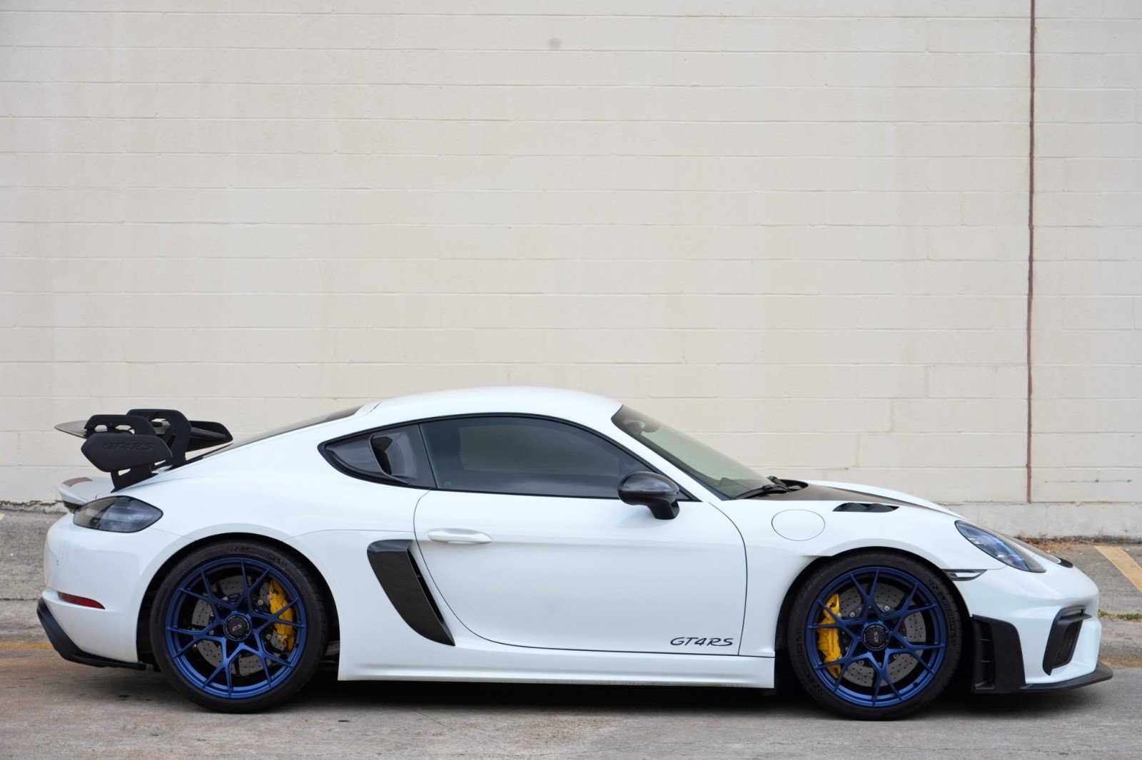 Used 2024 Porsche 718 Cayman GT4 RS w/ Weissach Package RWD image 49