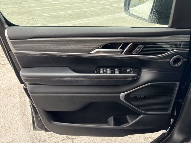 Used 2023 Jeep Wagoneer L Series II w/ Premium Group I image 25