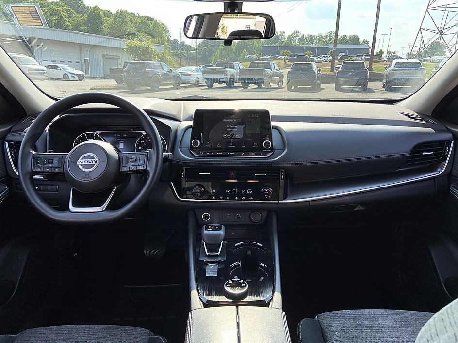 Used 2021 Nissan Rogue SV AWD/4WD image 16