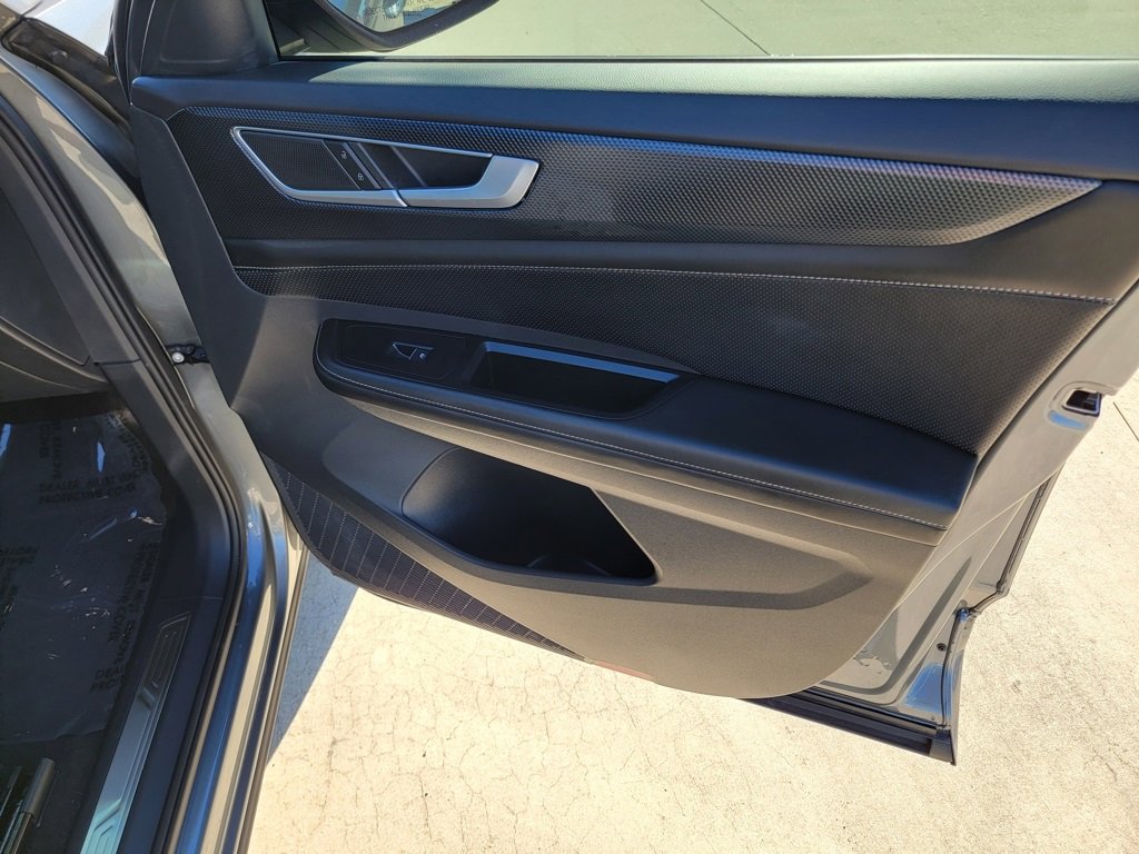 Used 2024 Volkswagen Atlas Cross Sport SEL R-Line image 15