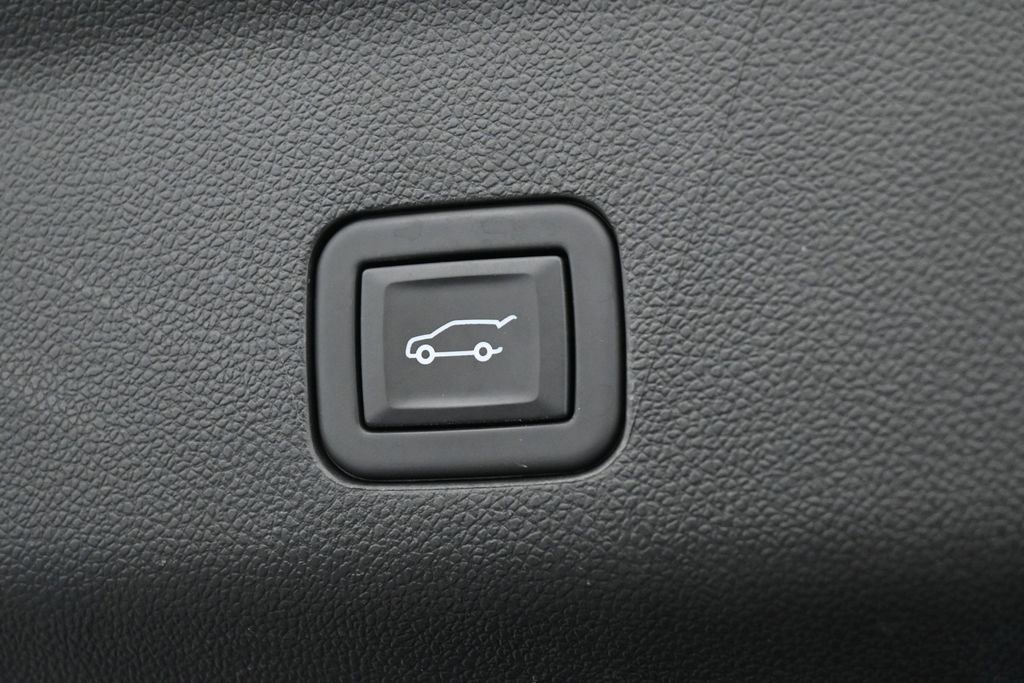 Used 2023 Chevrolet Suburban Premier AWD/4WD image 40