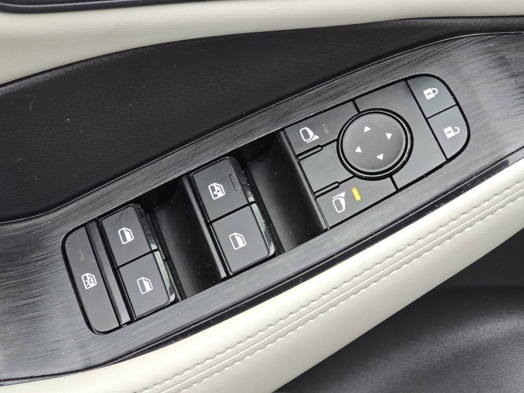 Used 2023 Nissan Rogue SV w/ SV Premium B Package image 24