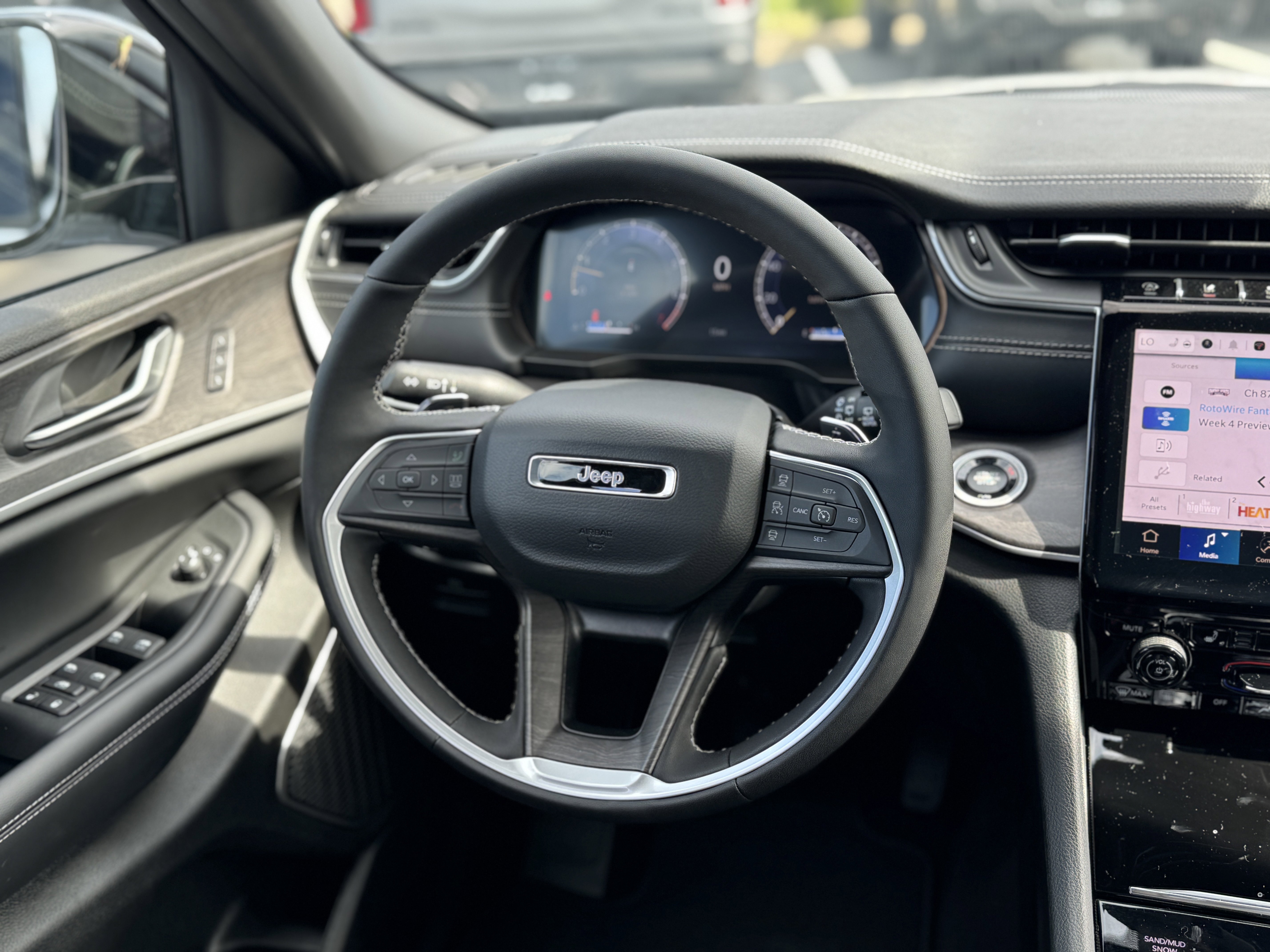 New 2025 Jeep Grand Cherokee Limited image 14