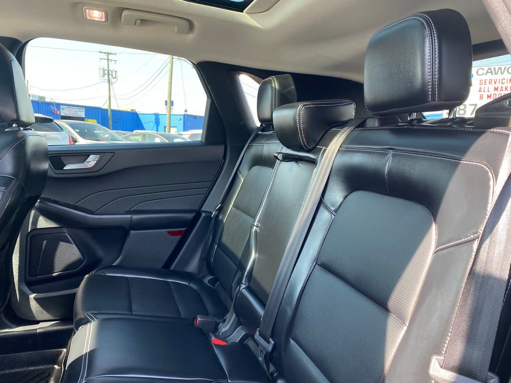 Used 2025 Ford Escape Platinum AWD/4WD image 16