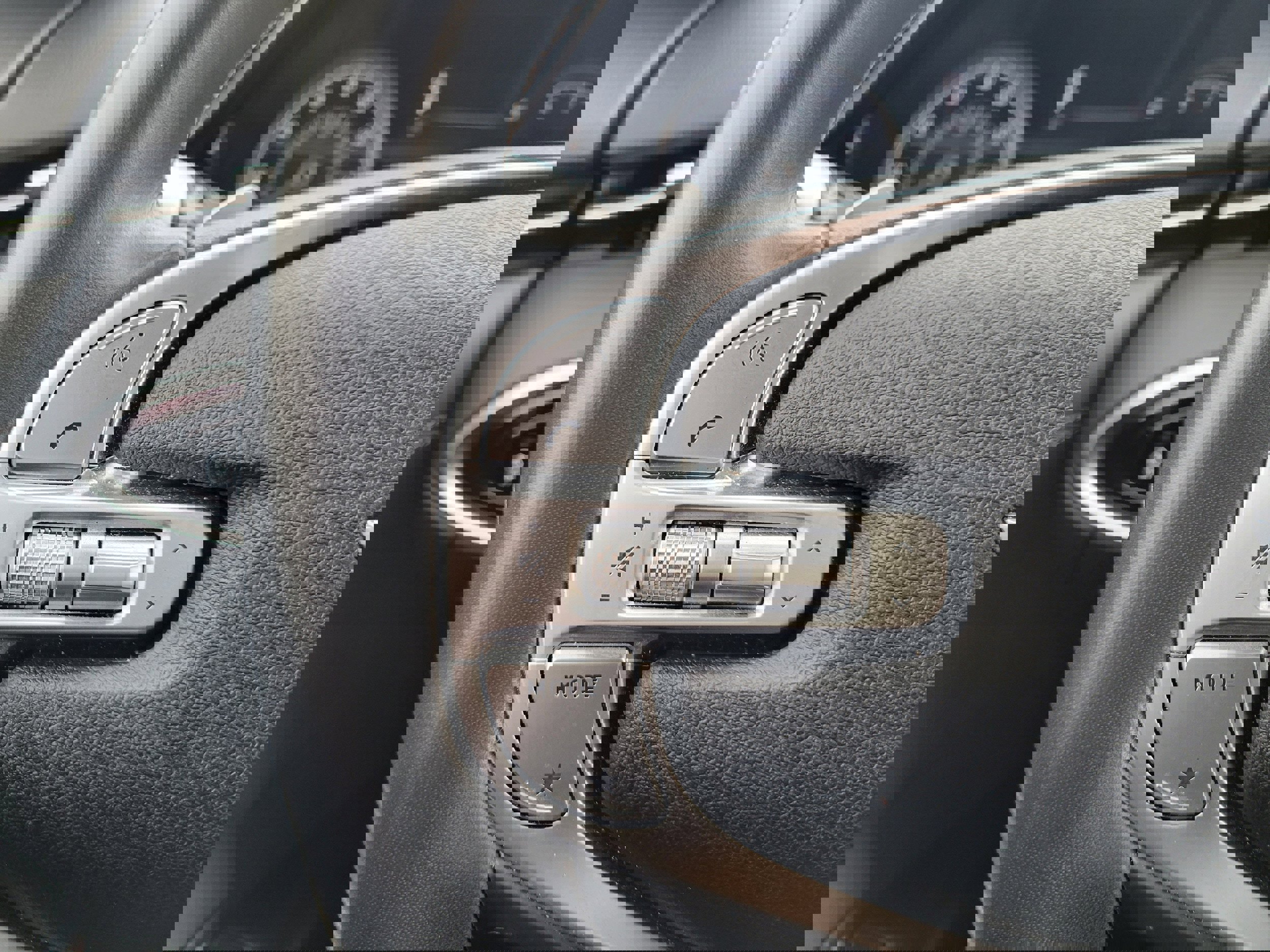 Used 2022 Genesis GV70 2.5T w/ Advanced Package image 16