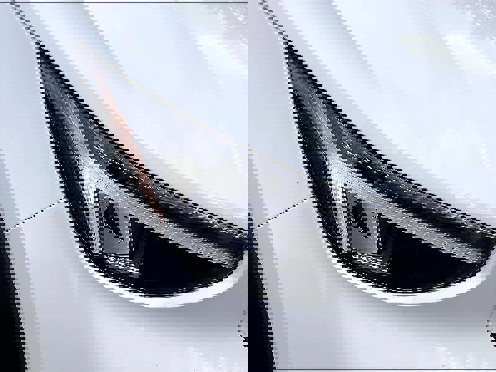 Used 2023 Volvo XC40 Recharge Core w/ Protection Package Premier image 30