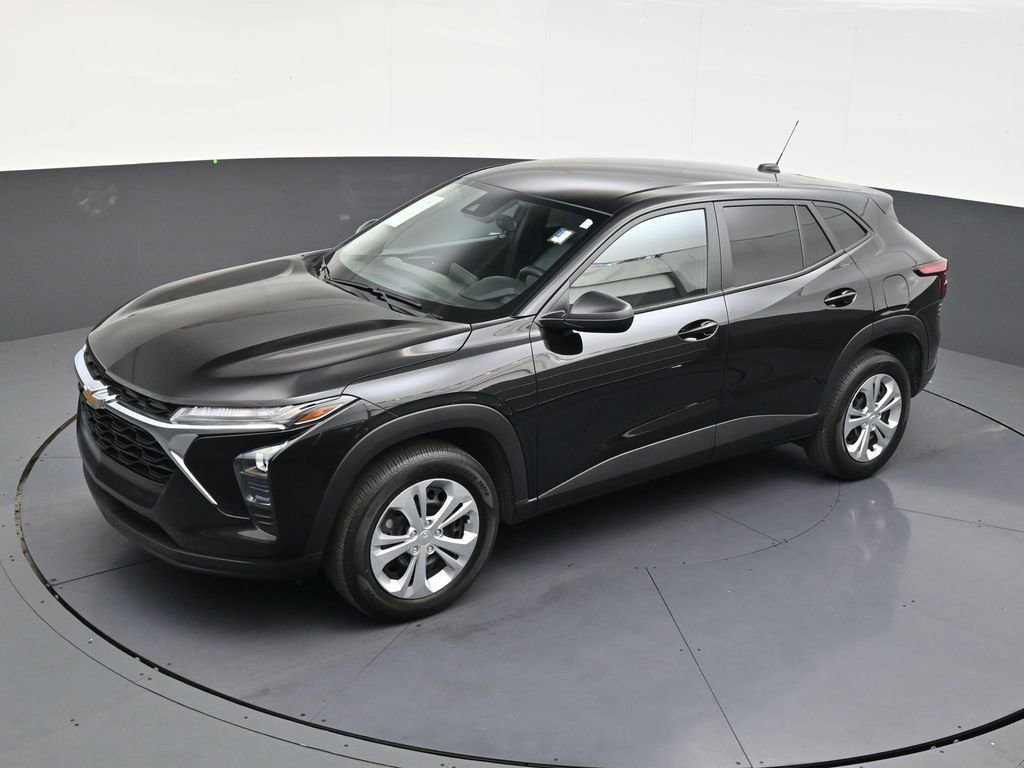 Used 2025 Chevrolet Trax LS FWD image 13