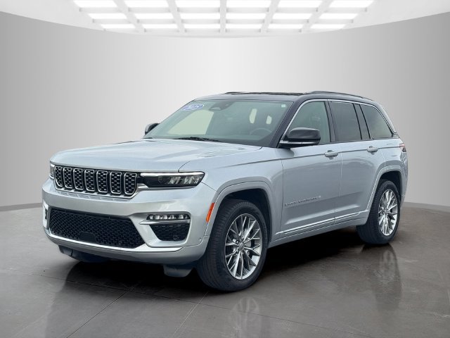 Used 2025 Jeep Grand Cherokee Summit AWD/4WD image 3