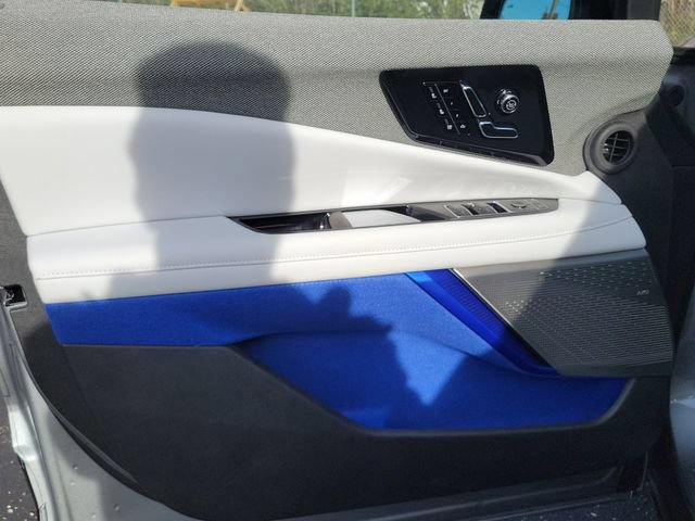 New 2026 Cadillac Optiq Sport 2 w/ LPO, Floor Liner Package AWD/4WD image 18