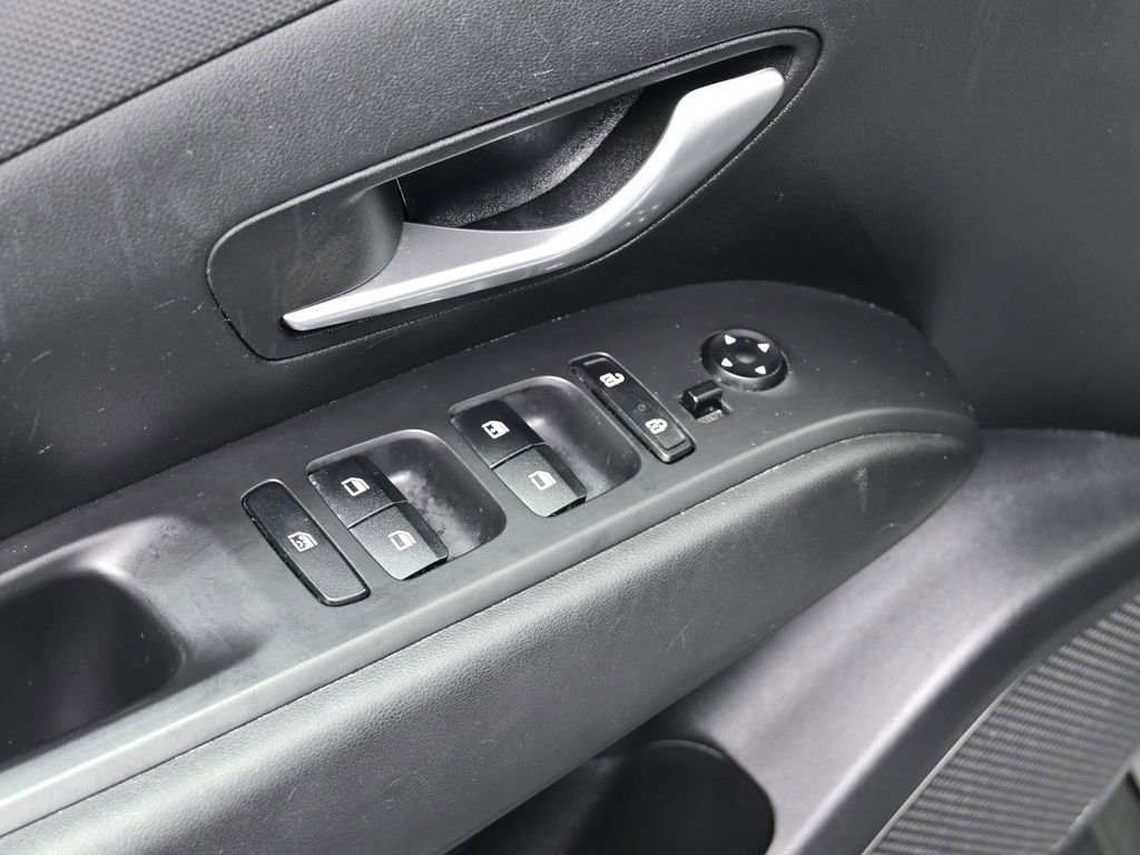 Used 2023 Hyundai Tucson SE image 11