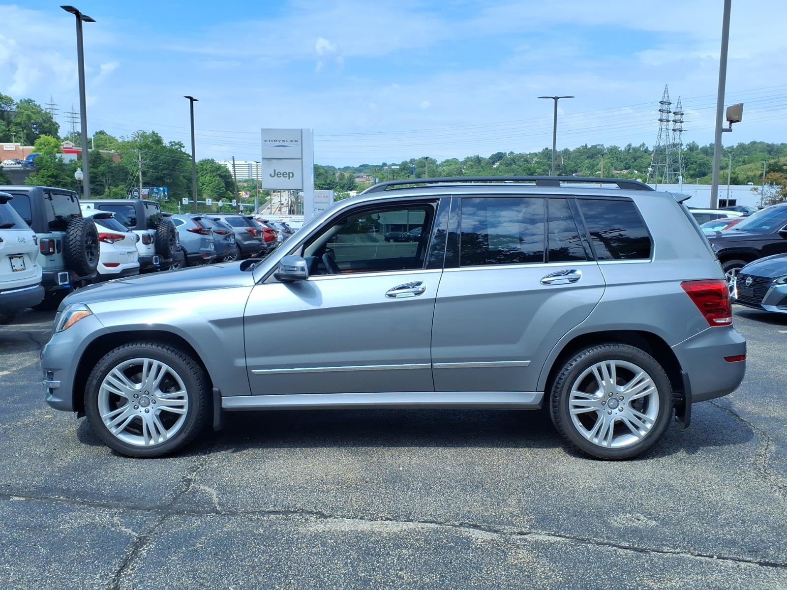 Used 2015 Mercedes-Benz GLK 350 4MATIC image 2