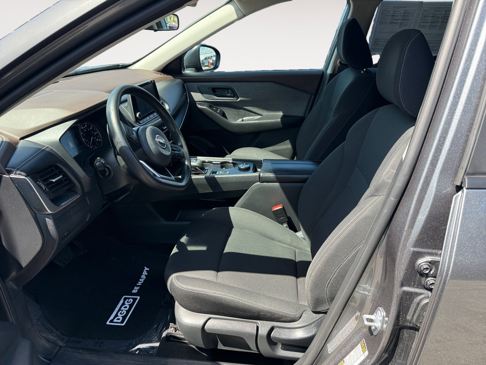 Used 2023 Nissan Rogue S image 10