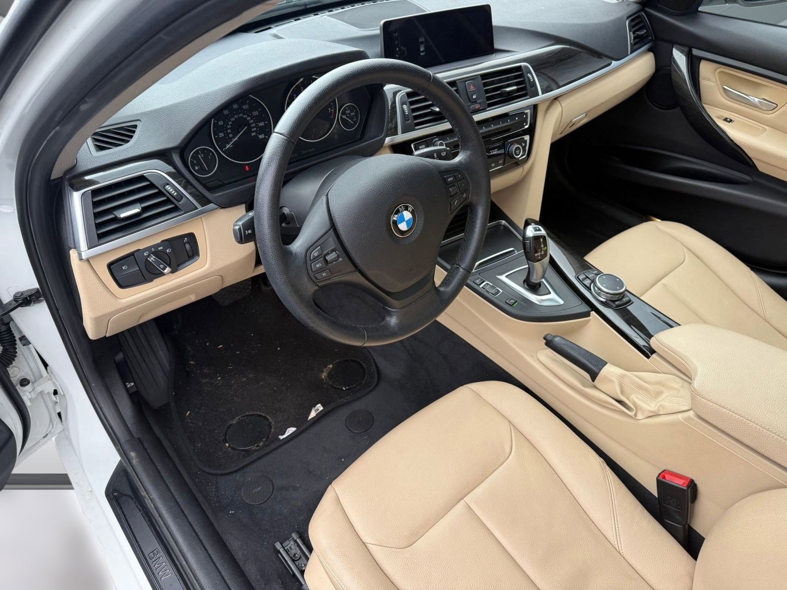 Used 2017 BMW 320i Sedan image 4