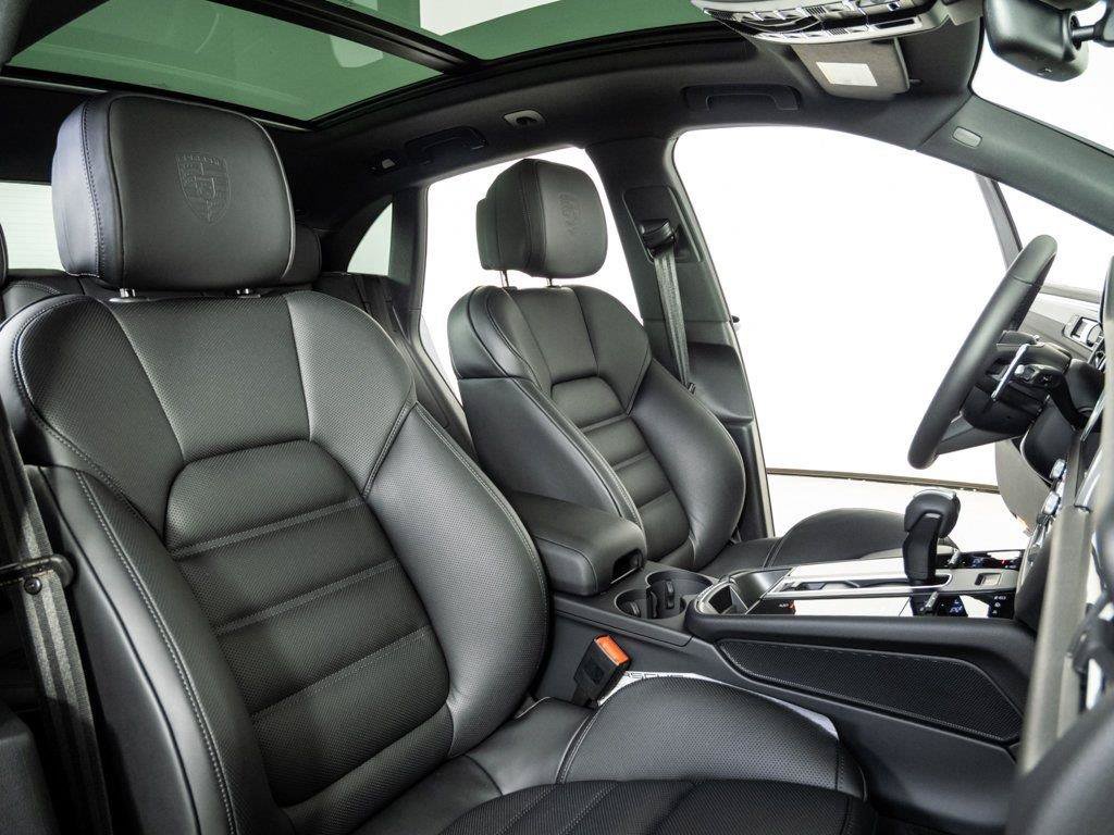 New 2026 Porsche Macan AWD/4WD image 24