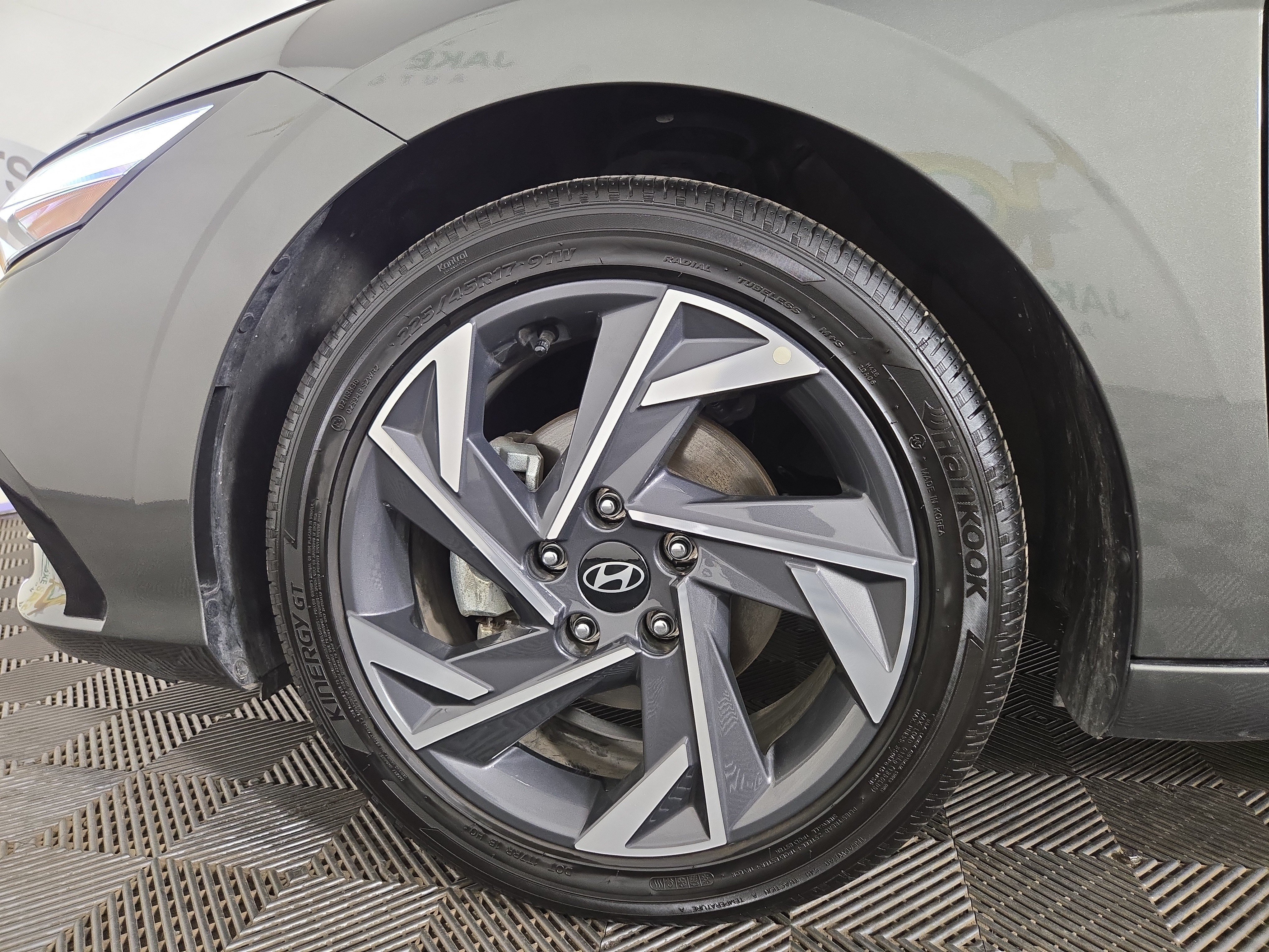 Used 2025 Hyundai Elantra Limited FWD image 34