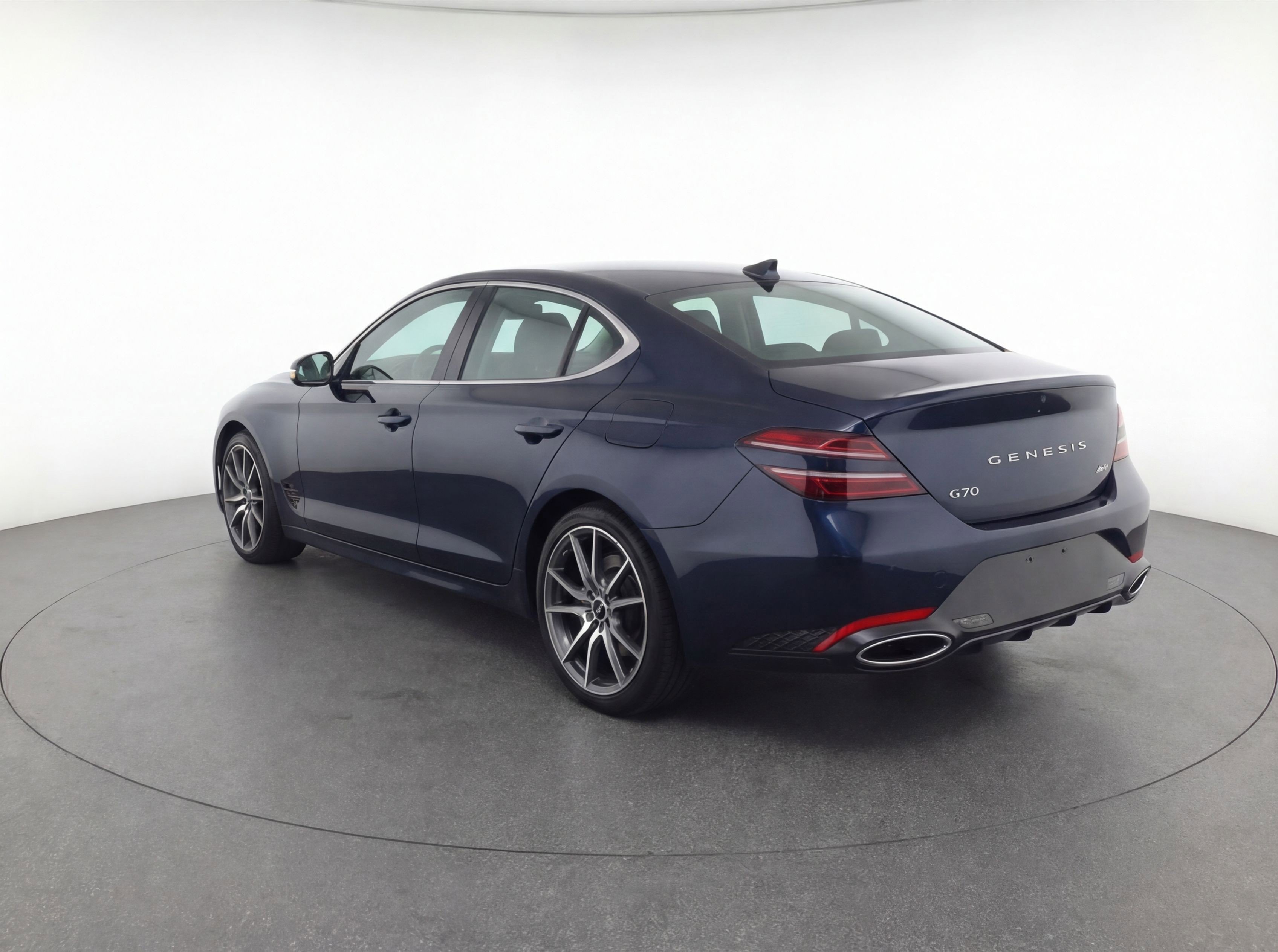 Used 2025 Genesis G70 2.5T image 6