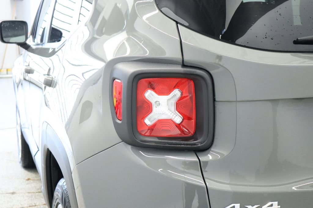 Used 2022 Jeep Renegade Latitude w/ Convenience Group AWD/4WD image 22