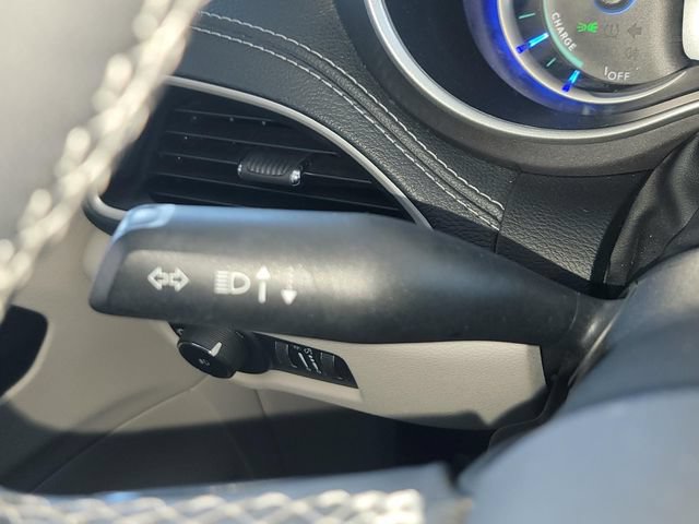 Used 2023 Chrysler Pacifica Touring-L FWD image 16