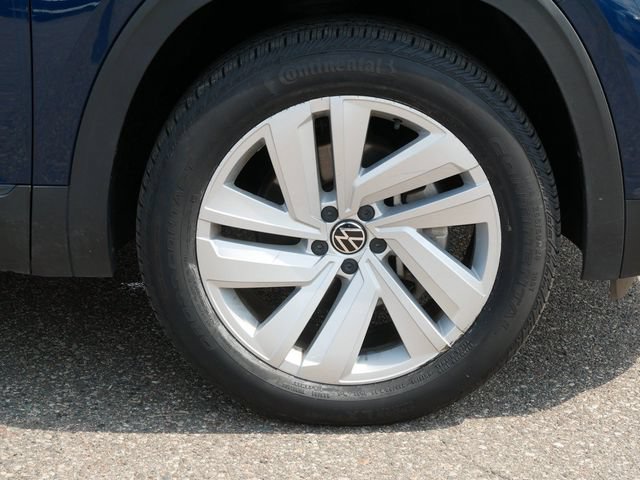 Certified 2023 Volkswagen Atlas Cross Sport SE w/ Panoramic Sunroof Package AWD/4WD image 9