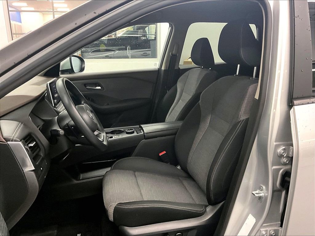 Used 2023 Nissan Rogue SV image 10