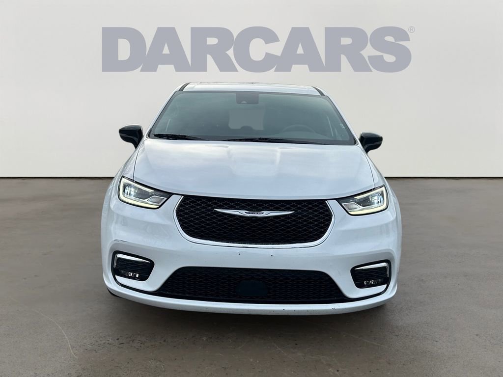 Used 2025 Chrysler Pacifica Select FWD image 2
