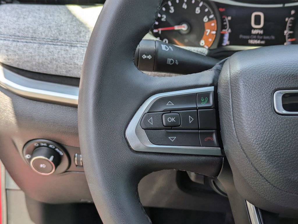 Used 2025 Jeep Compass Latitude image 20