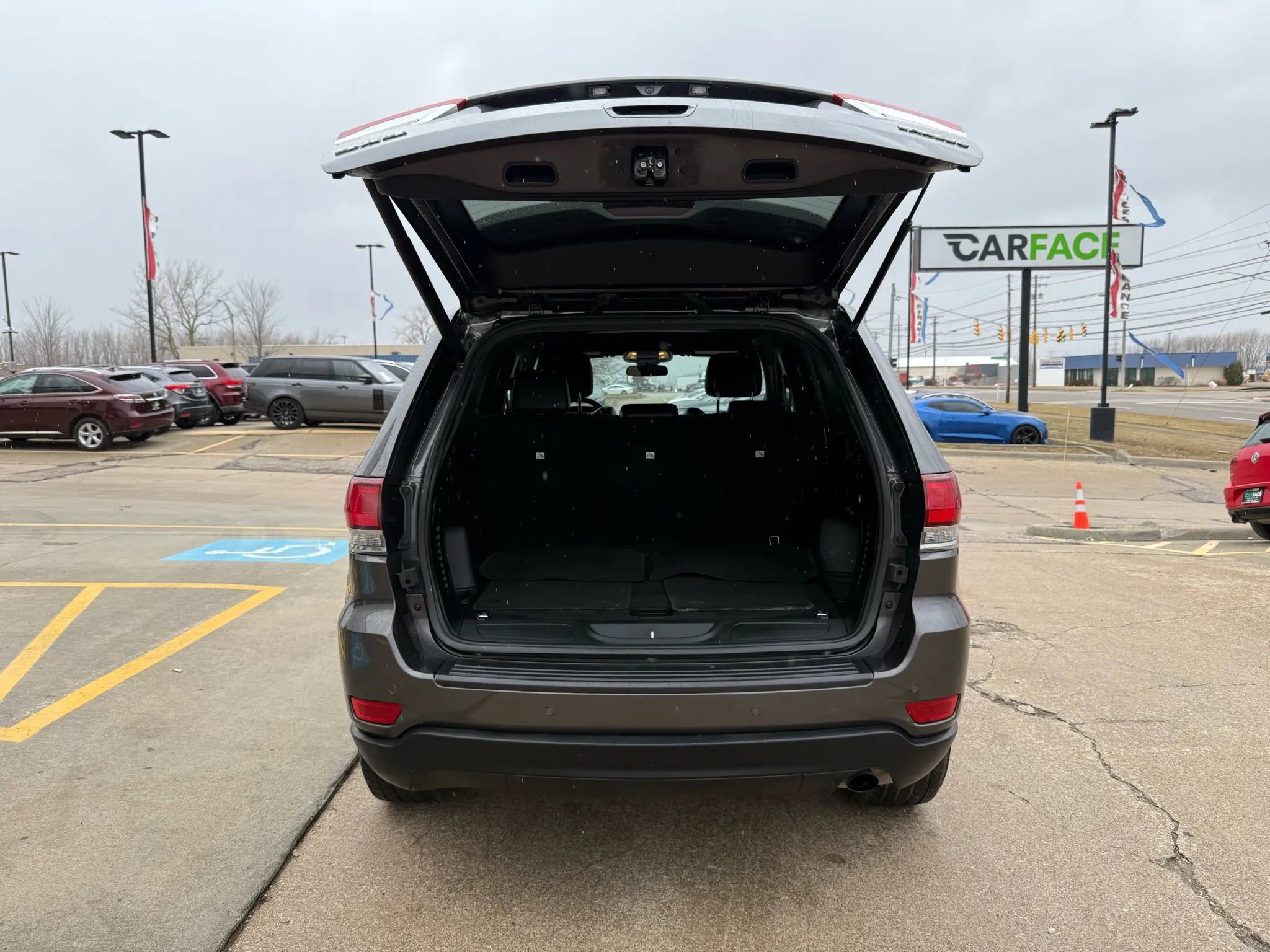 Used 2021 Jeep Grand Cherokee Laredo X image 12