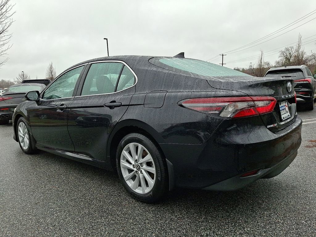 Used 2022 Toyota Camry LE image 4