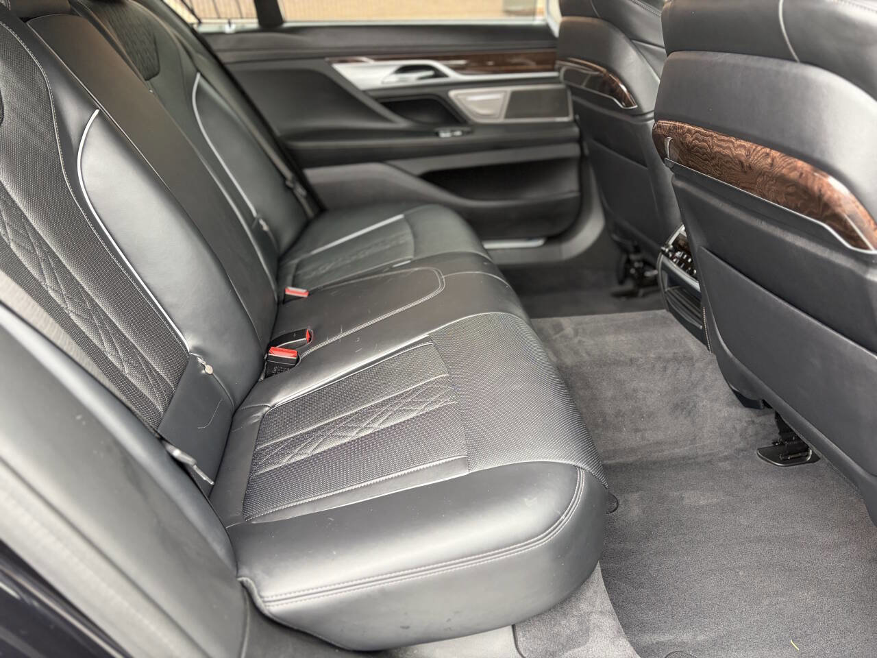 Used 2017 BMW 750i xDrive image 16