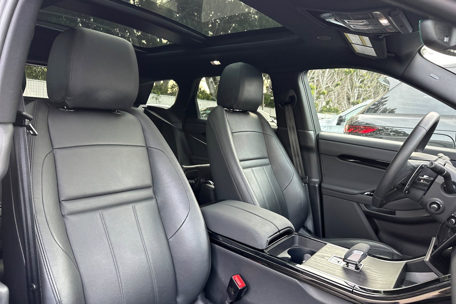 Used 2024 Land Rover Range Rover Evoque Dynamic SE image 31