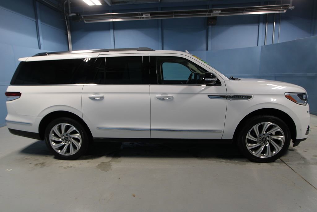 Used 2024 Lincoln Navigator L Reserve image 40