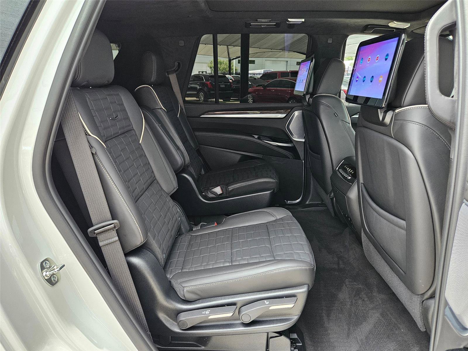 Certified 2025 Cadillac Escalade Sport Platinum w/ LPO, Floor Liner Package AWD/4WD image 28