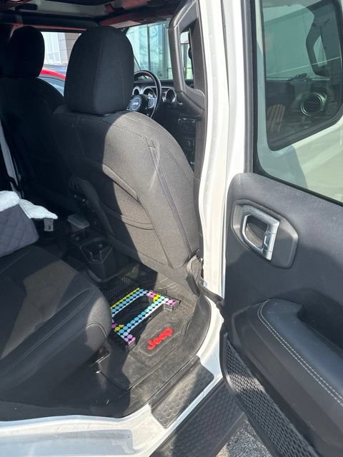Used 2019 Jeep Wrangler Unlimited Sahara AWD/4WD image 7
