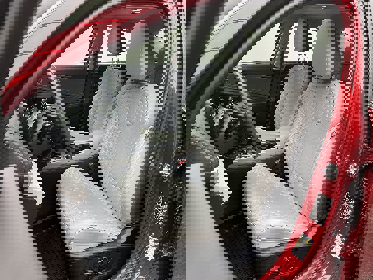 Used 2024 Hyundai Elantra Limited image 10