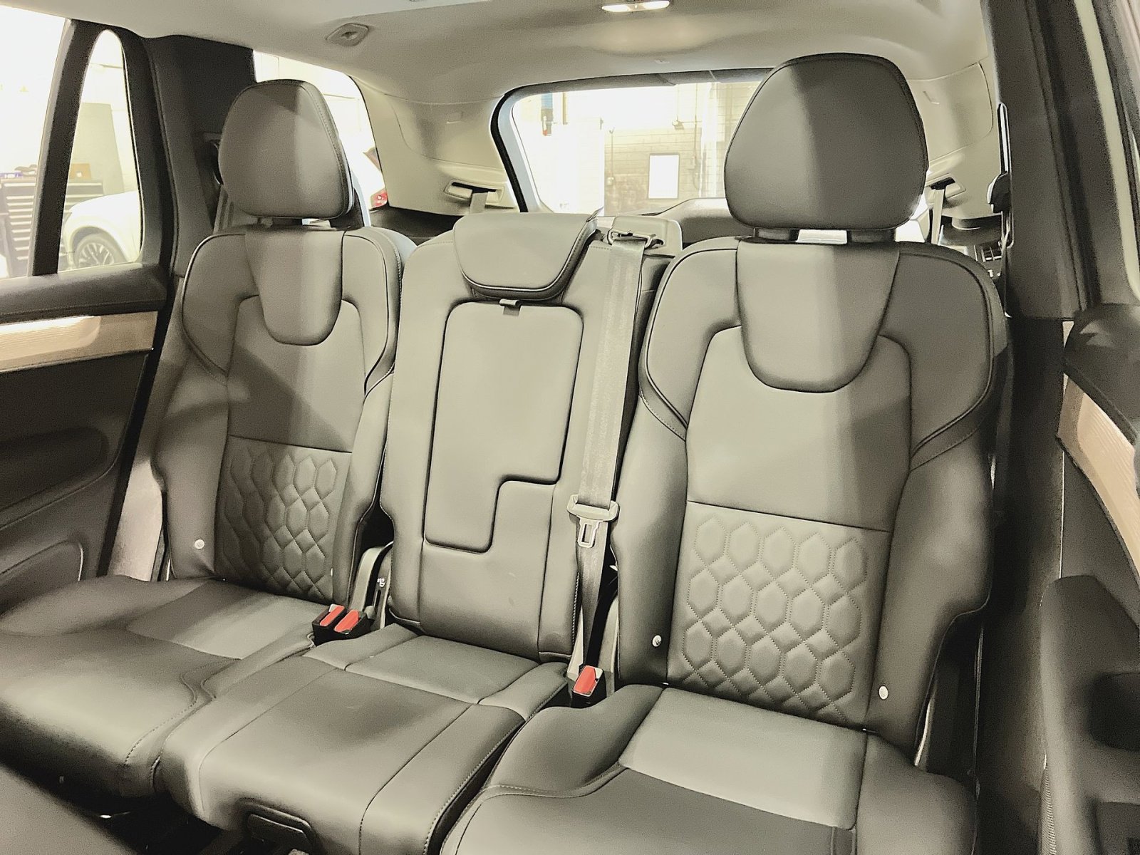 Used 2025 Volvo XC90 B6 Plus image 25