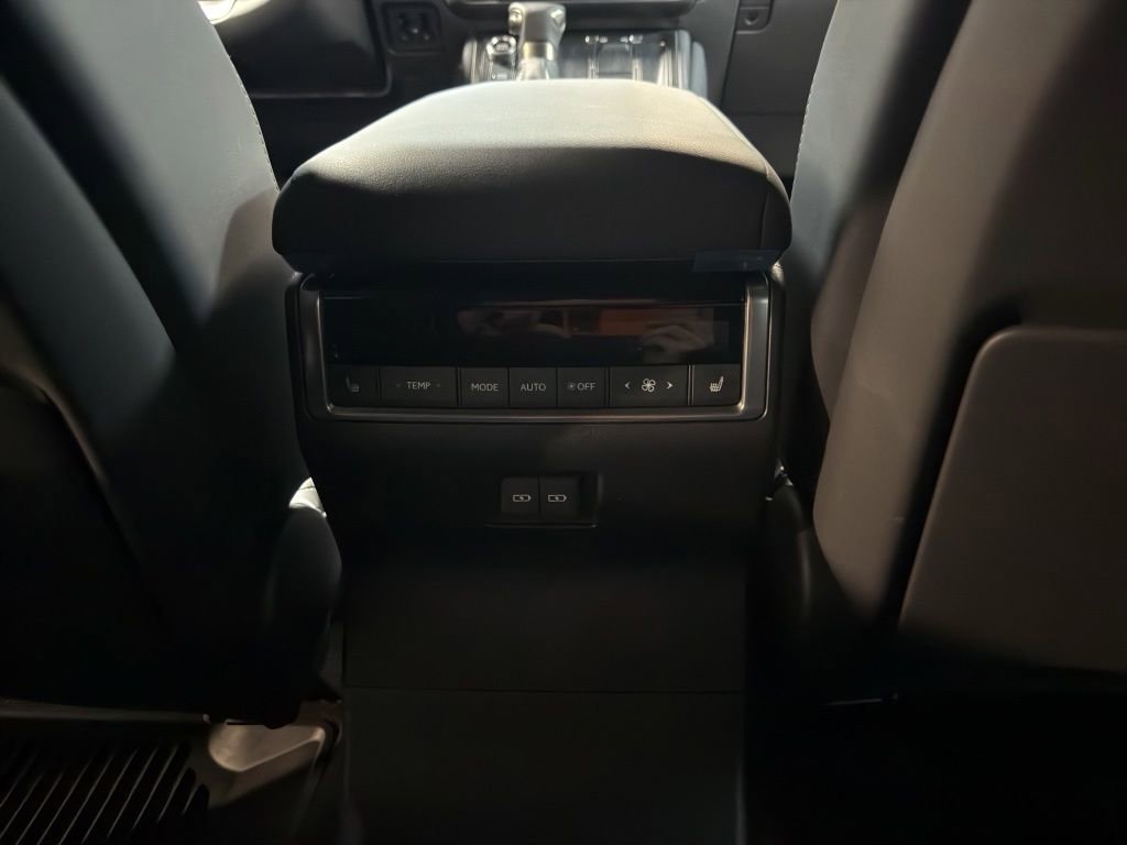Used 2026 Lexus GX 550 w/ Accessory Package (2T) AWD/4WD image 17