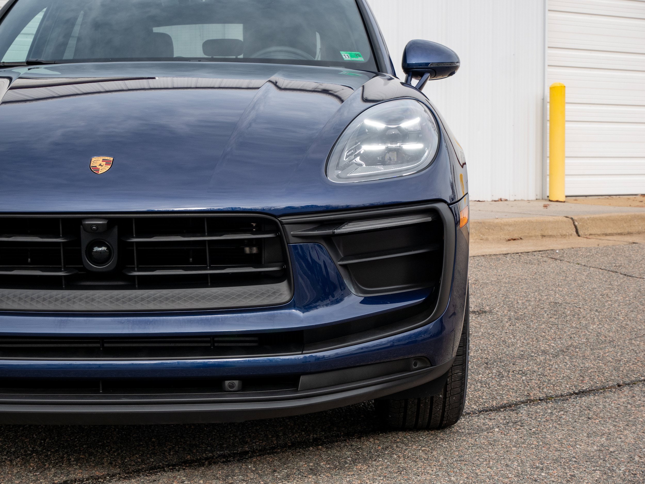 Certified 2025 Porsche Macan AWD/4WD image 12