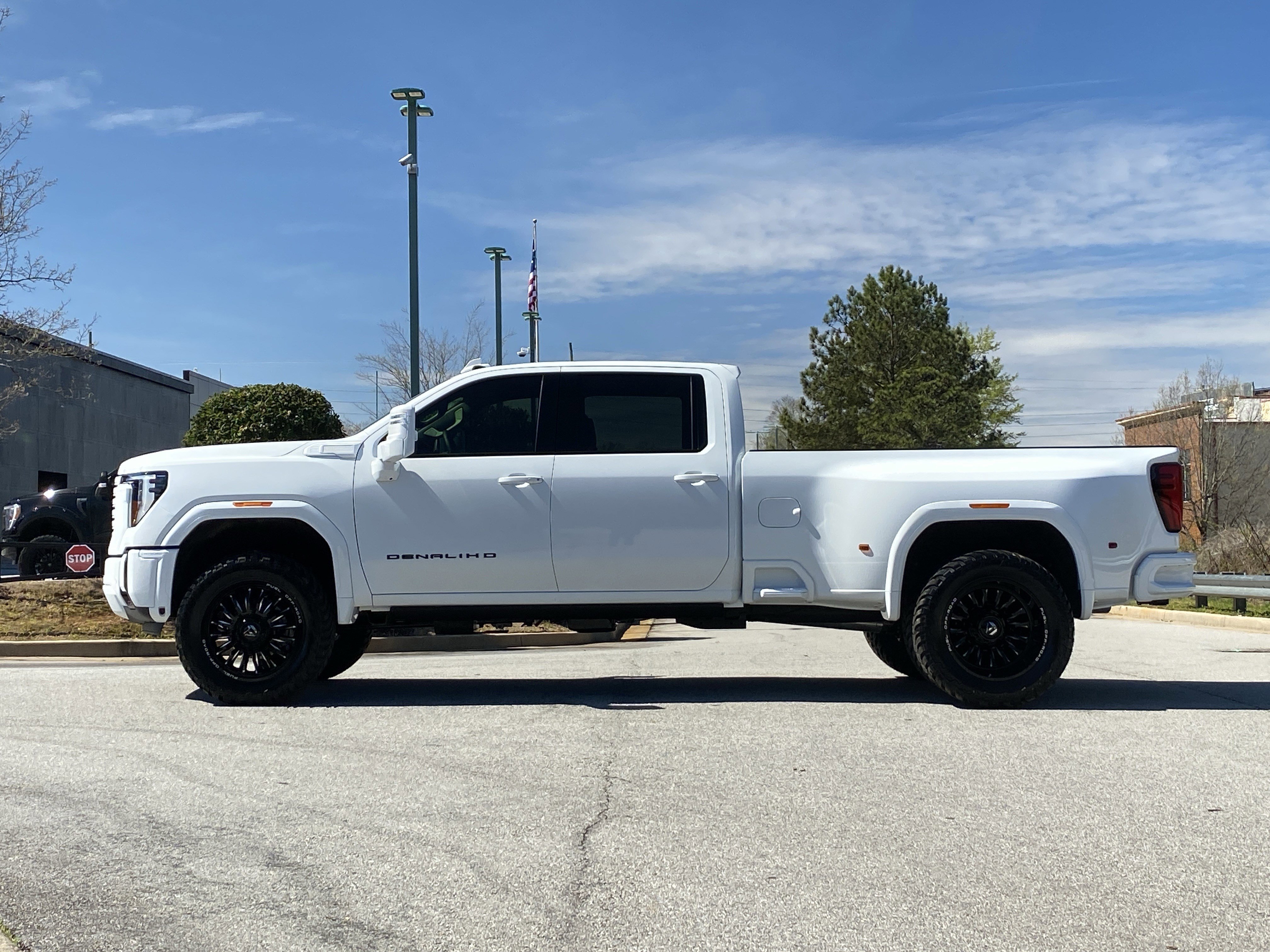 Used 2026 GMC Sierra 3500 Denali w/ Denali Reserve Package image 14