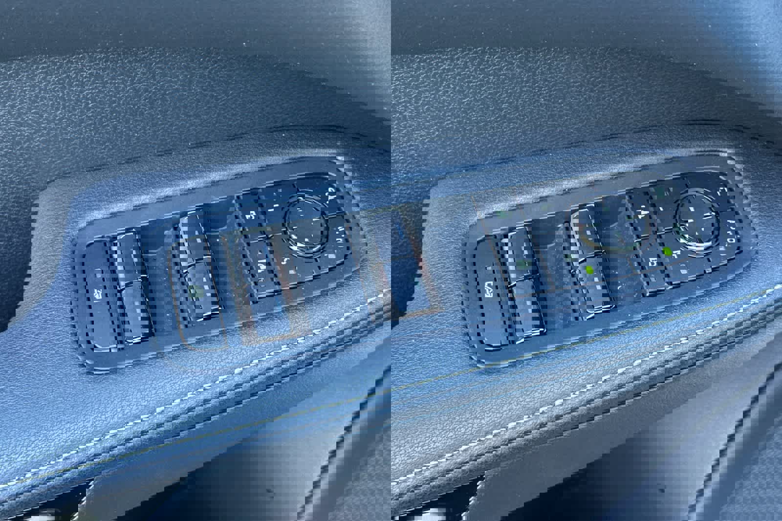 Used 2023 Lexus RX 500h F Sport image 13