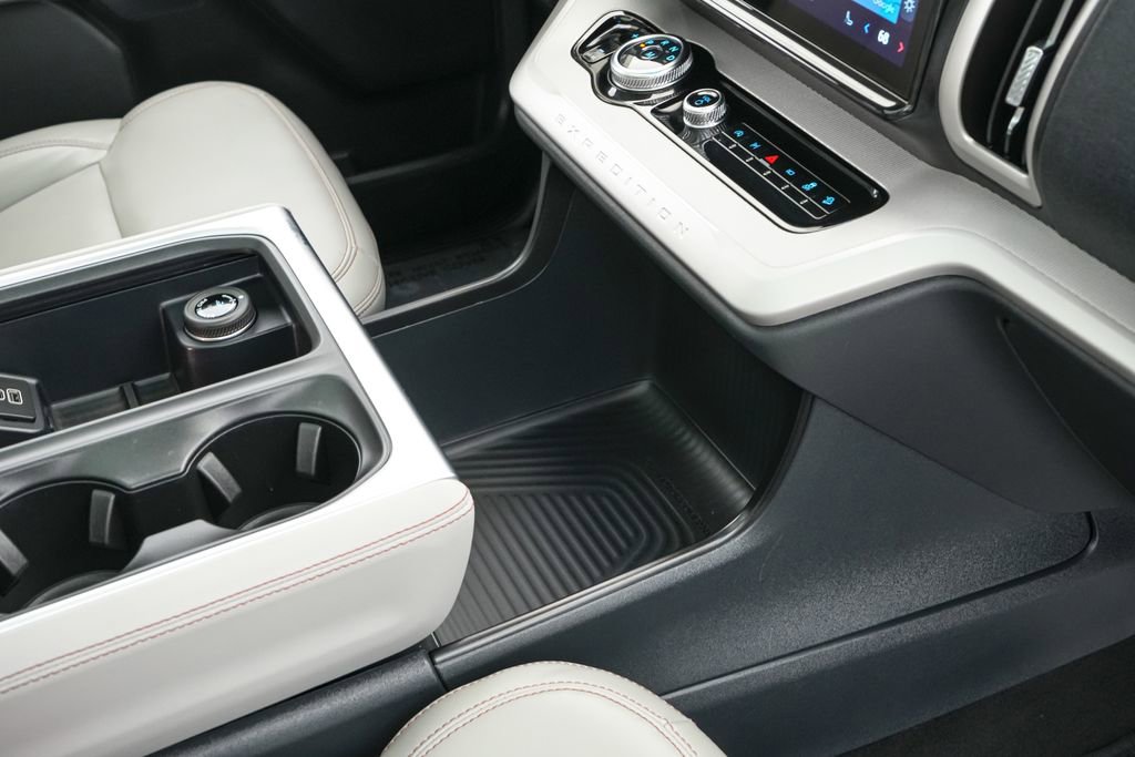 Certified 2025 Ford Expedition Active AWD/4WD image 35