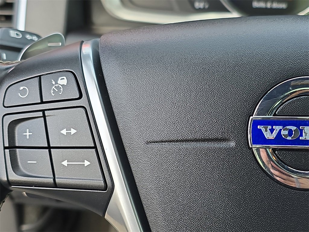 Used 2017 Volvo XC60 T6 R-Design w/ Climate Package image 21