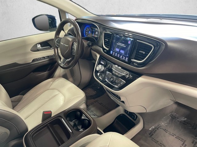 Used 2017 Chrysler Pacifica Touring-L FWD image 22